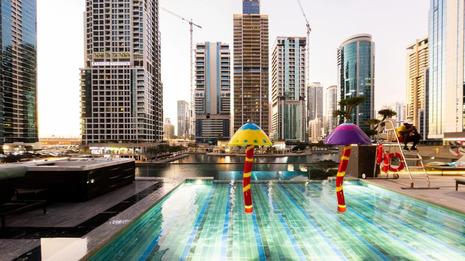 Near Metro - Spacious 1Br Jlt & Free Baby Gear Dubai Apartment