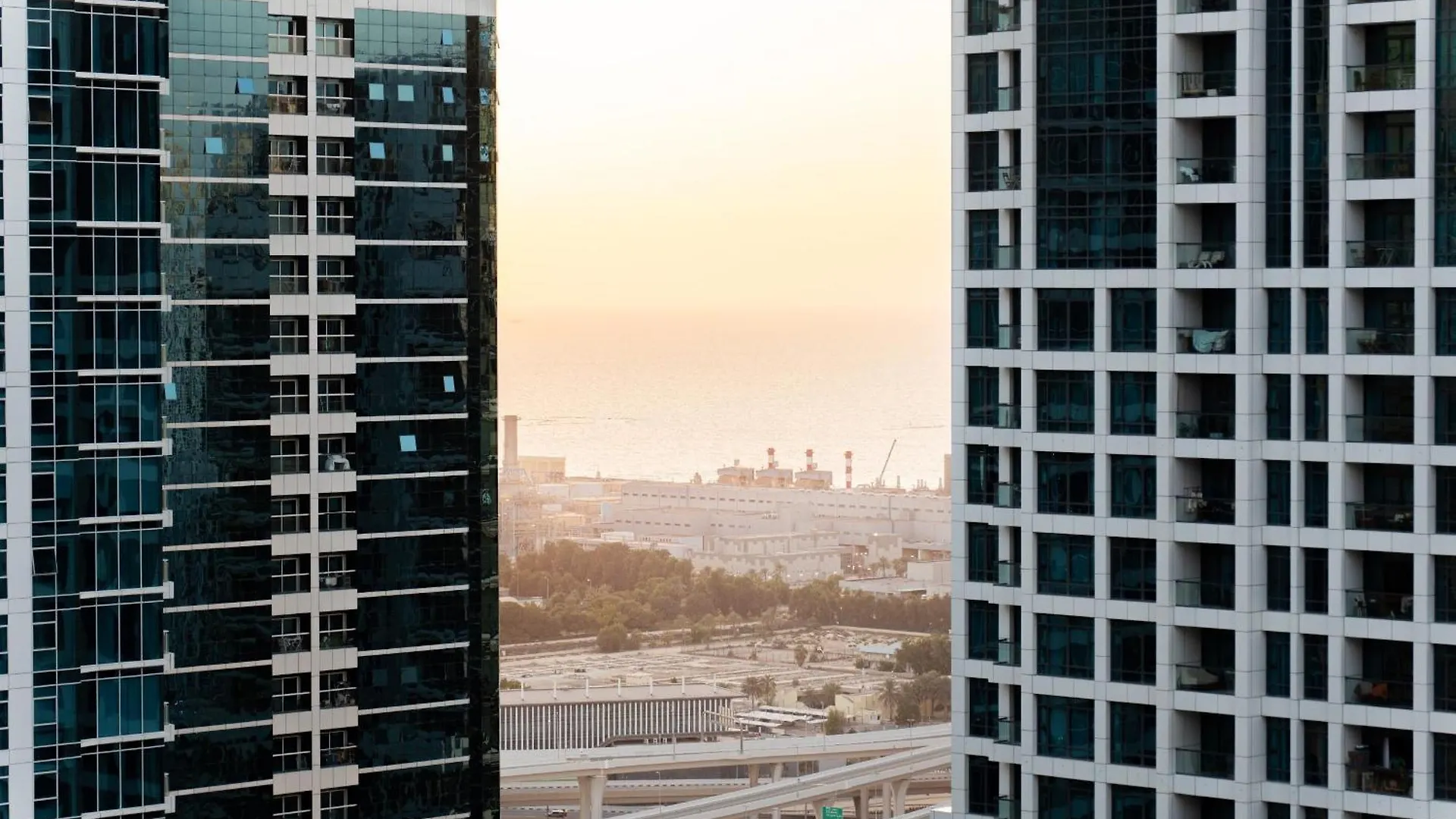 Apartment Near Metro - Spacious 1Br Jlt & Free Baby Gear Dubai United Arab Emirates