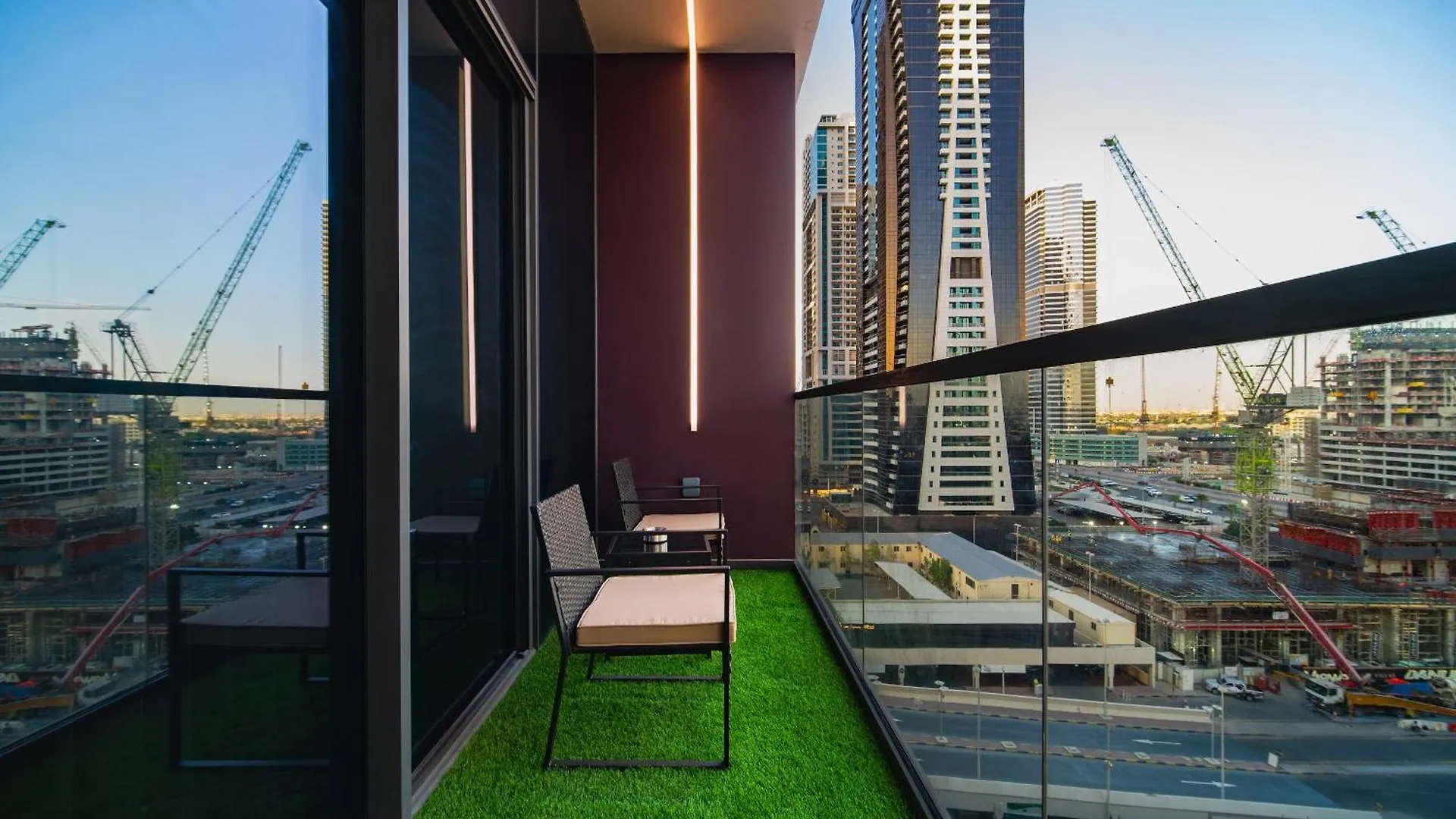 Near Metro - Spacious 1Br Jlt & Free Baby Gear Dubai