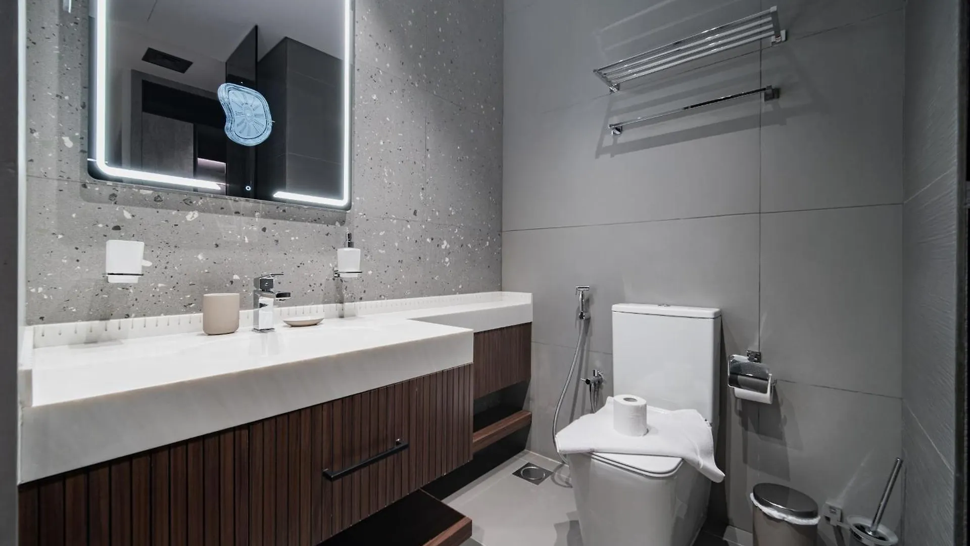 Apartment Near Metro - Spacious 1Br Jlt & Free Baby Gear Dubai