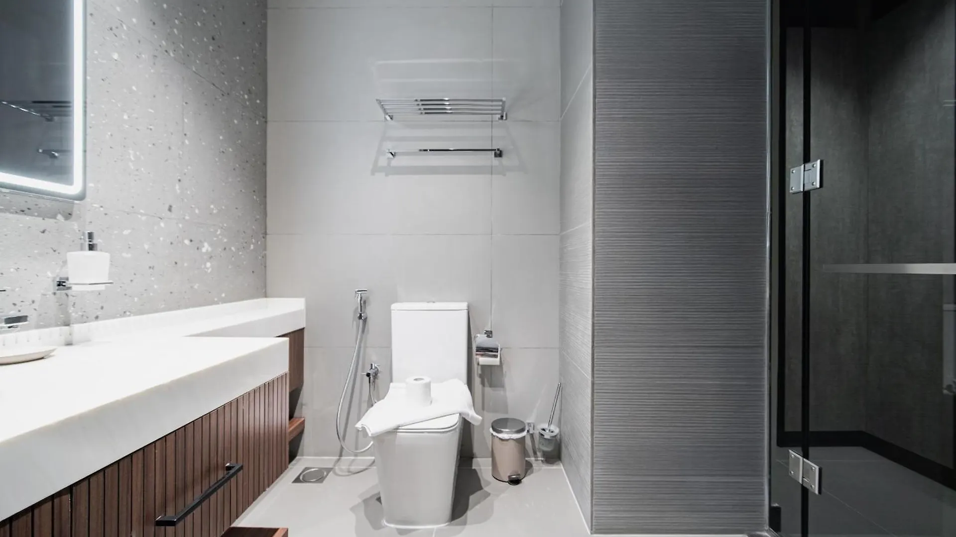 Near Metro - Spacious 1Br Jlt & Free Baby Gear Dubai Apartamento