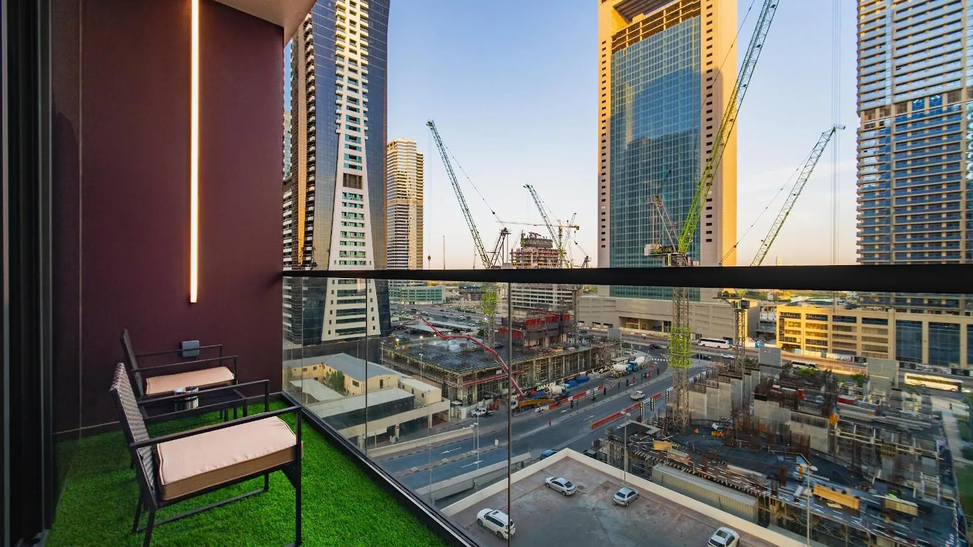 Near Metro - Spacious 1Br Jlt & Free Baby Gear Dubai